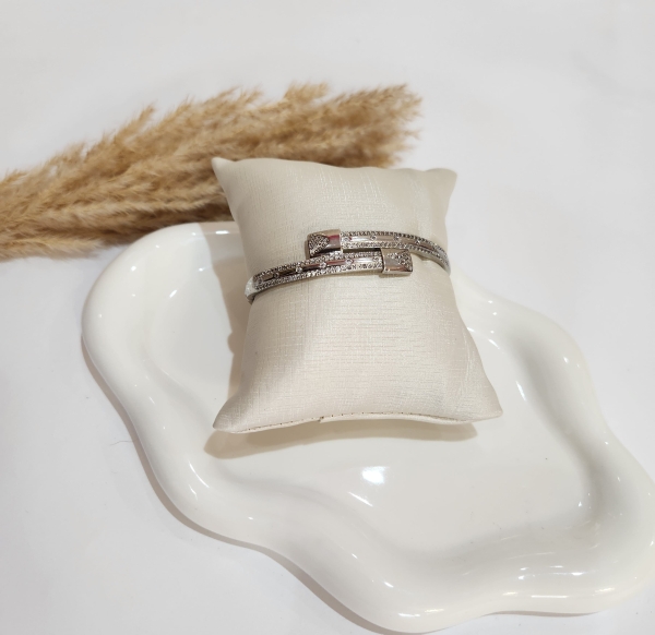 Bracelete com Detalhes Cravejados Ródio