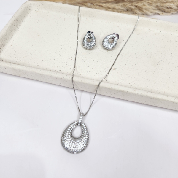 Conjunto Bella Cravejado