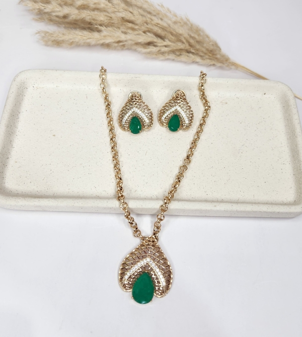 Conjunto Esmeralda Real Cravejada