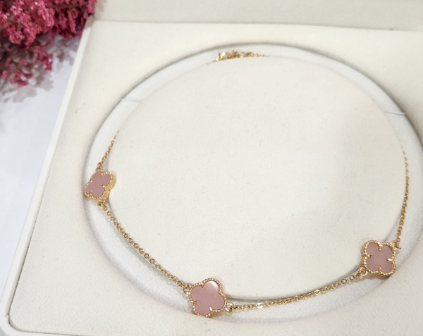Chocker inspiração trevo rosa
