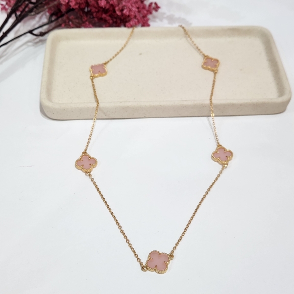 Colar longo inspiração trevo rosa
