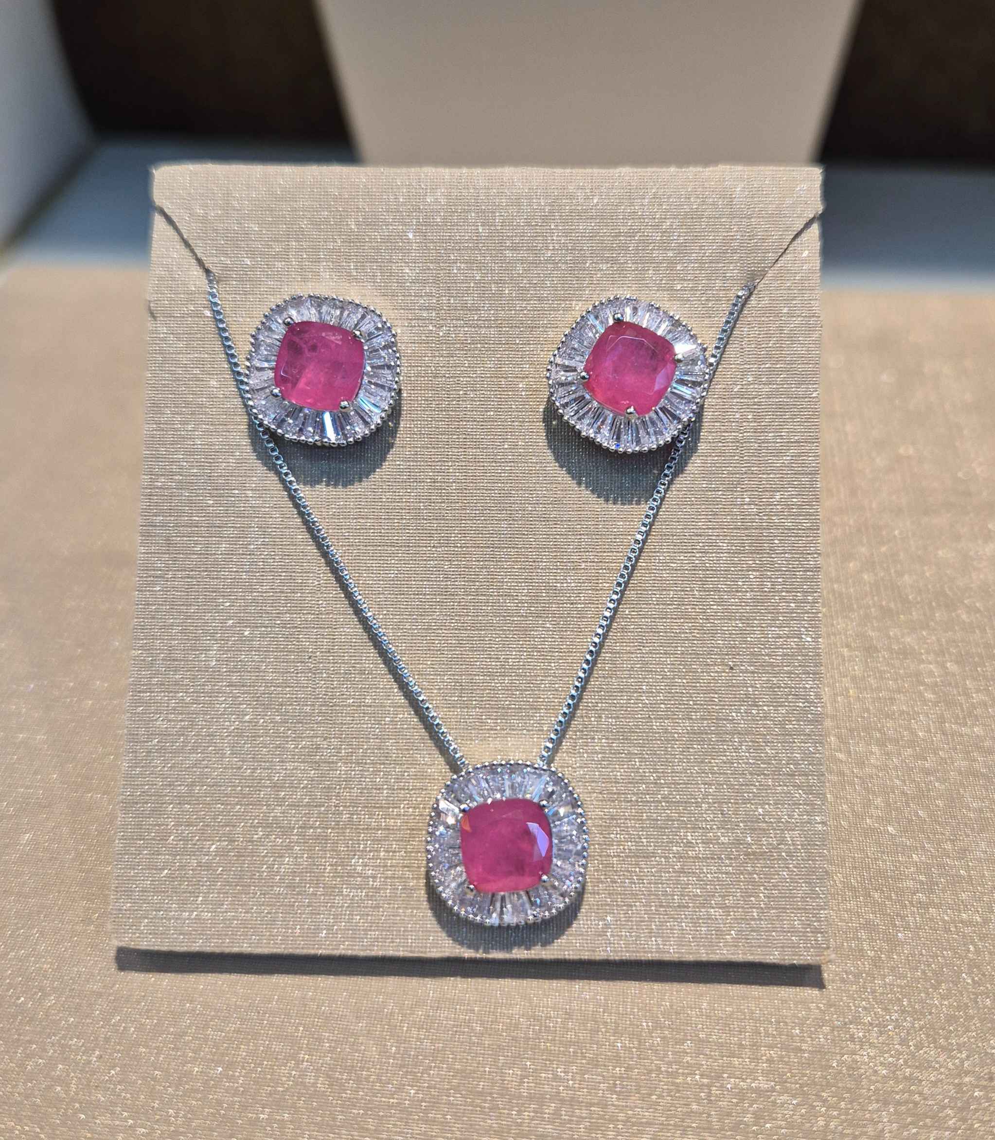 Conjunto Pedra fusion pink cravejado