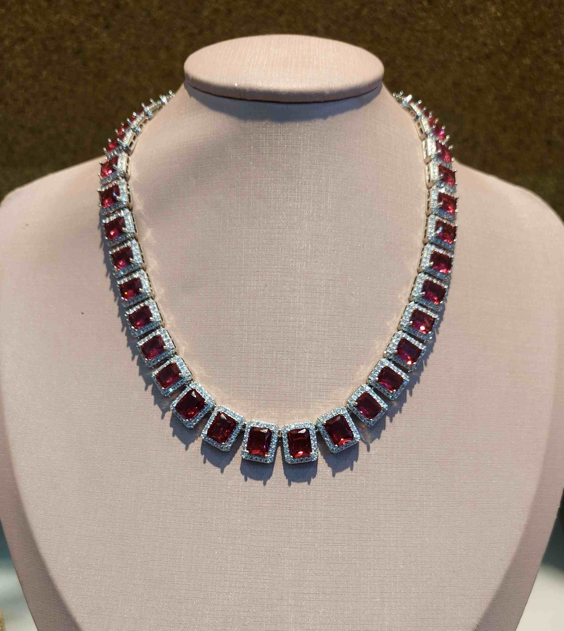 Colar inspiração Swarovski Pedra Rosa