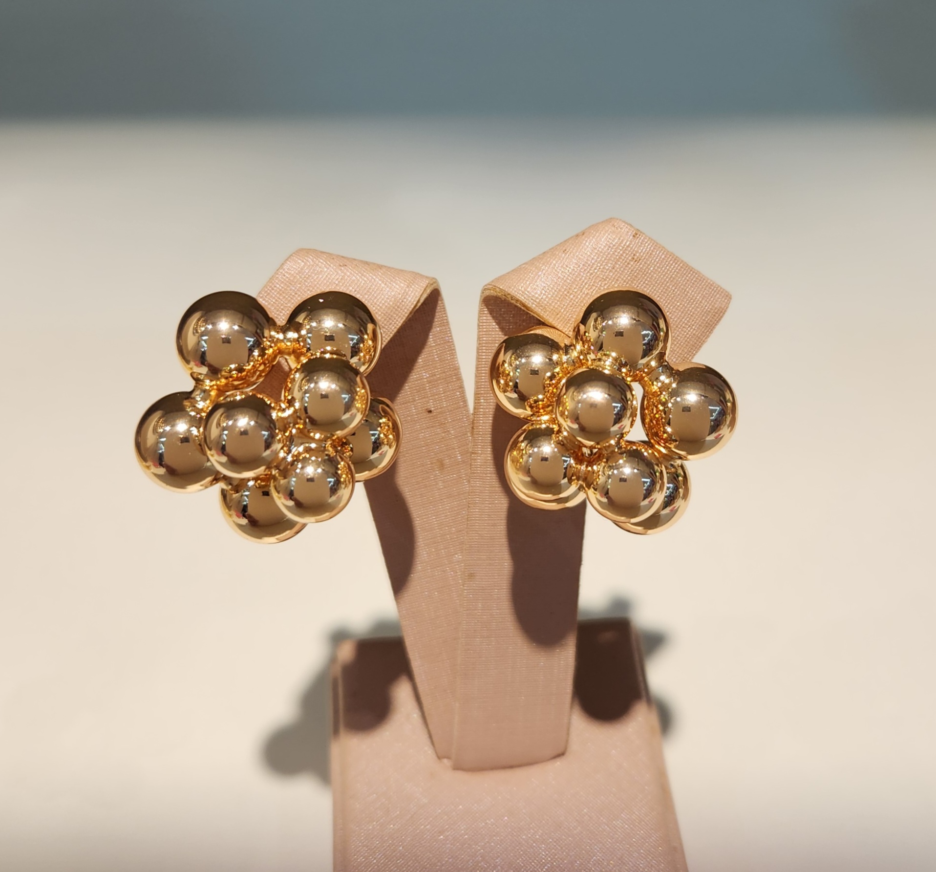 Brinco botão mini balls